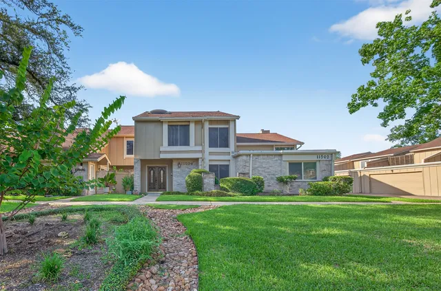 $2,395 | 11504 Village Pl Drive, Unit 107, Houston, TX 77077