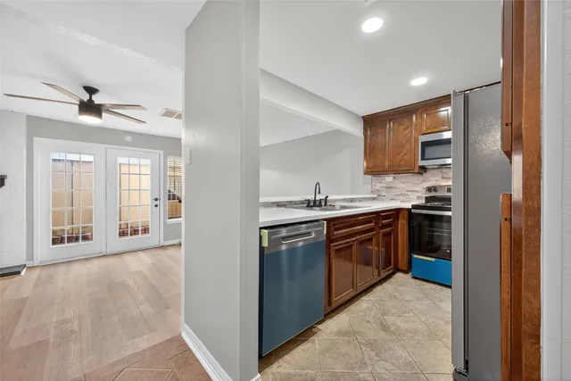 $2,395 | 11504 Village Pl Drive, Unit 107, Houston, TX 77077