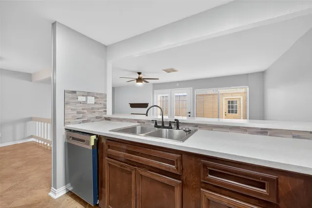 $2,395 | 11504 Village Pl Drive, Unit 107, Houston, TX 77077