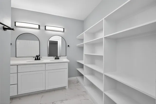 $2,395 | 11504 Village Pl Drive, Unit 107, Houston, TX 77077