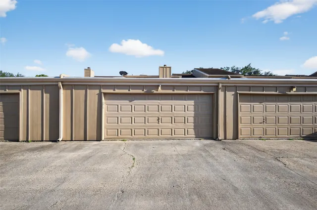 $2,395 | 11504 Village Pl Drive, Unit 107, Houston, TX 77077