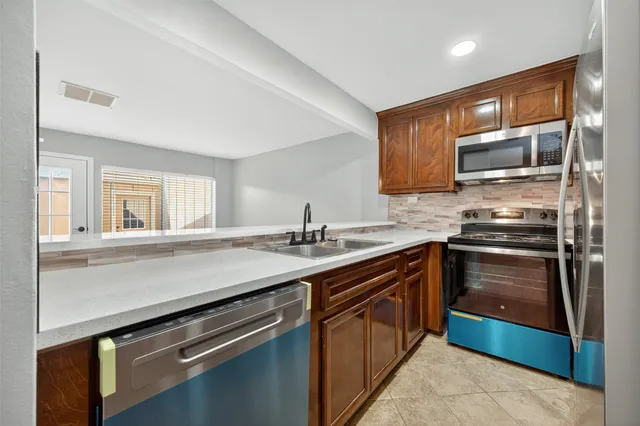 $2,395 | 11504 Village Pl Drive, Unit 107, Houston, TX 77077