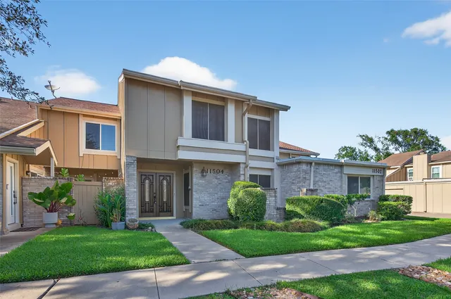 $2,395 | 11504 Village Pl Drive, Unit 107, Houston, TX 77077