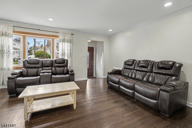 392 Ingall Street Union, NJ 07083 - Photo 7 of 48