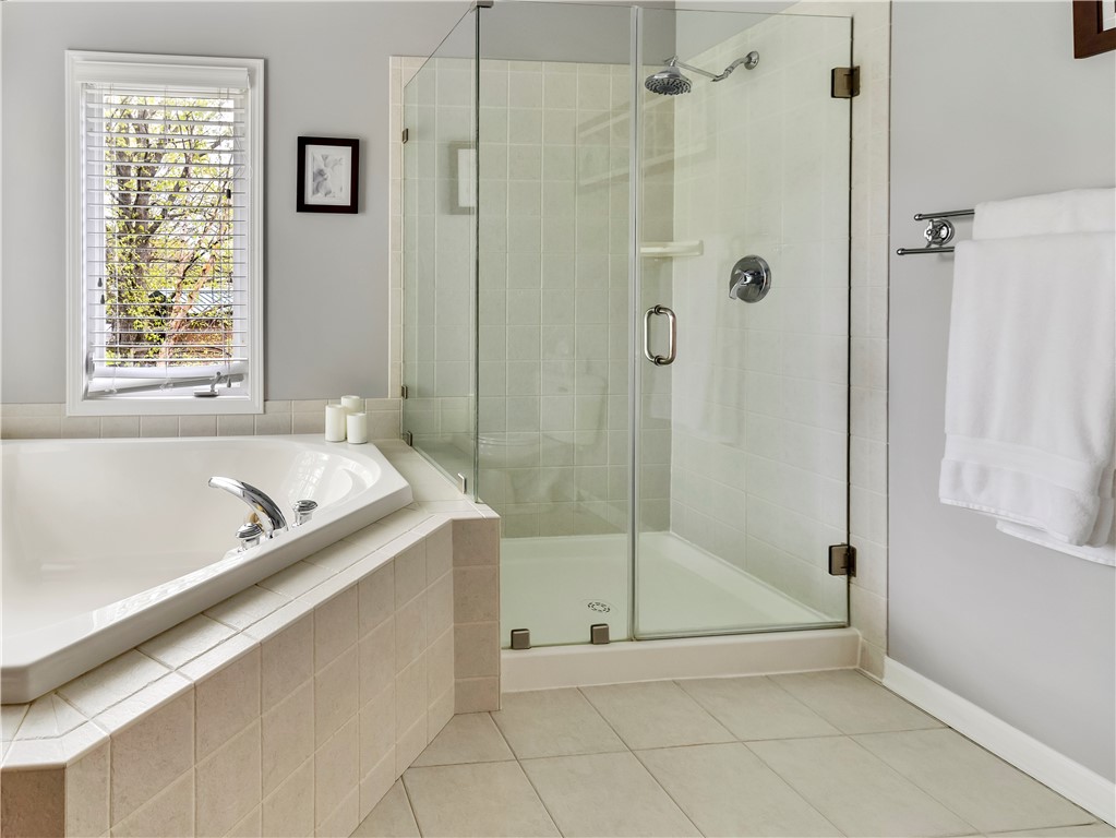 8 Claridge Circle Penfield, NY 14580 - Photo 25 of 47 Light, bright, immaculate!