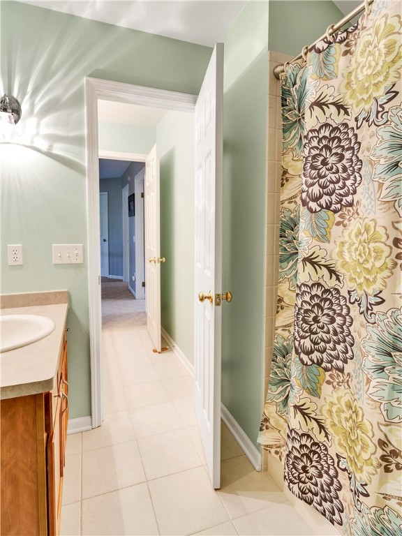 8 Claridge Circle Penfield, NY 14580 - Photo 32 of 47 Main bath - split between sink area and shower/com