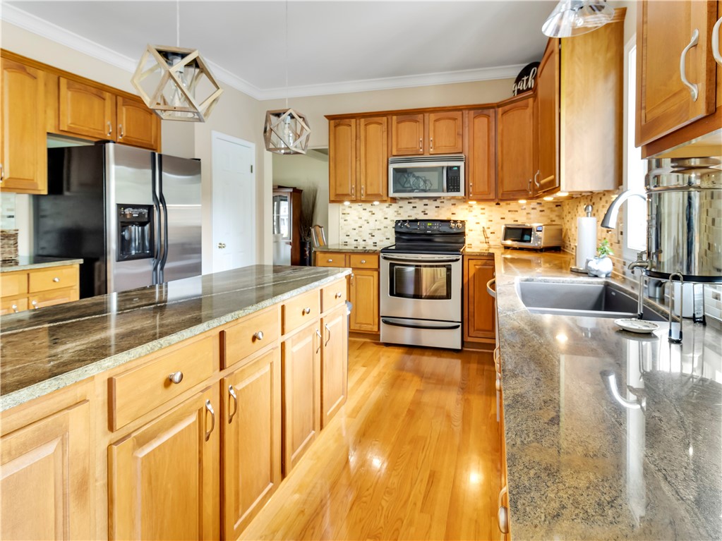 8 Claridge Circle Penfield, NY 14580 - Photo 10 of 47 Plentiful cabinet space.