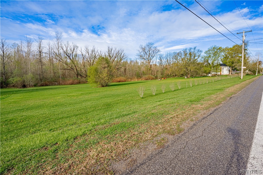 4190 North Ridge Road Cambria, NY 14094 - Photo 23 of 27 600' of road frontage