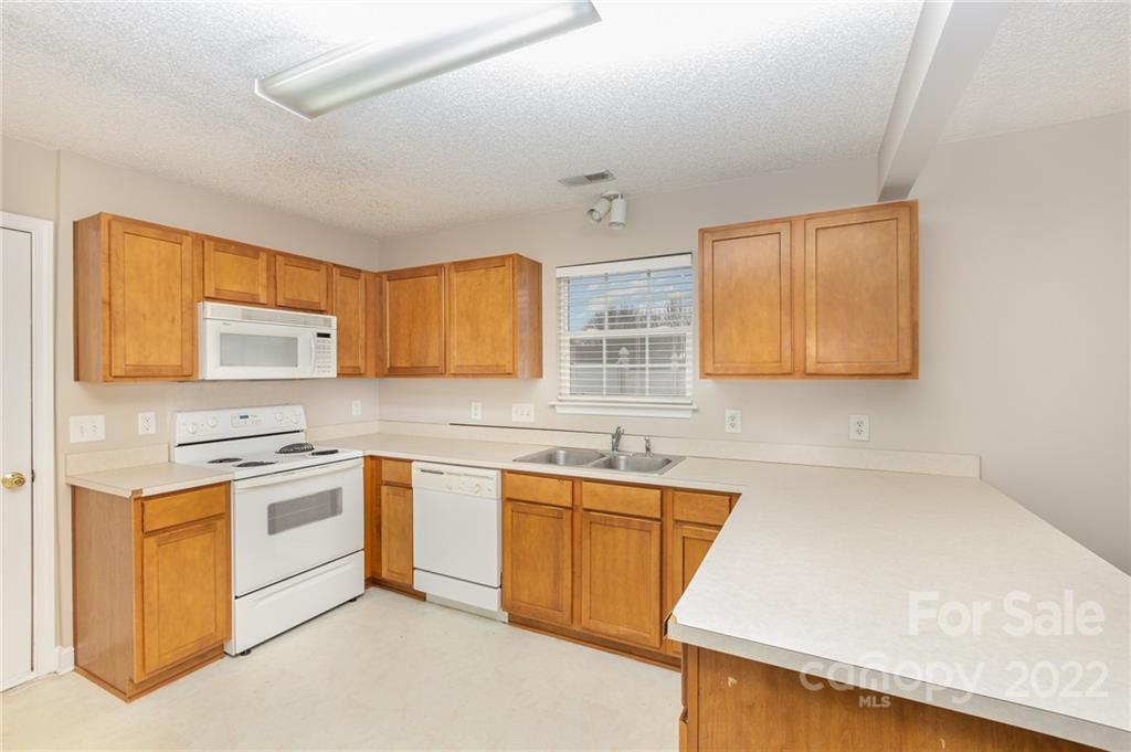 628 Overlook Road Lowell, NC 28098 - Photo 14 of 33 Gallery Image 14
