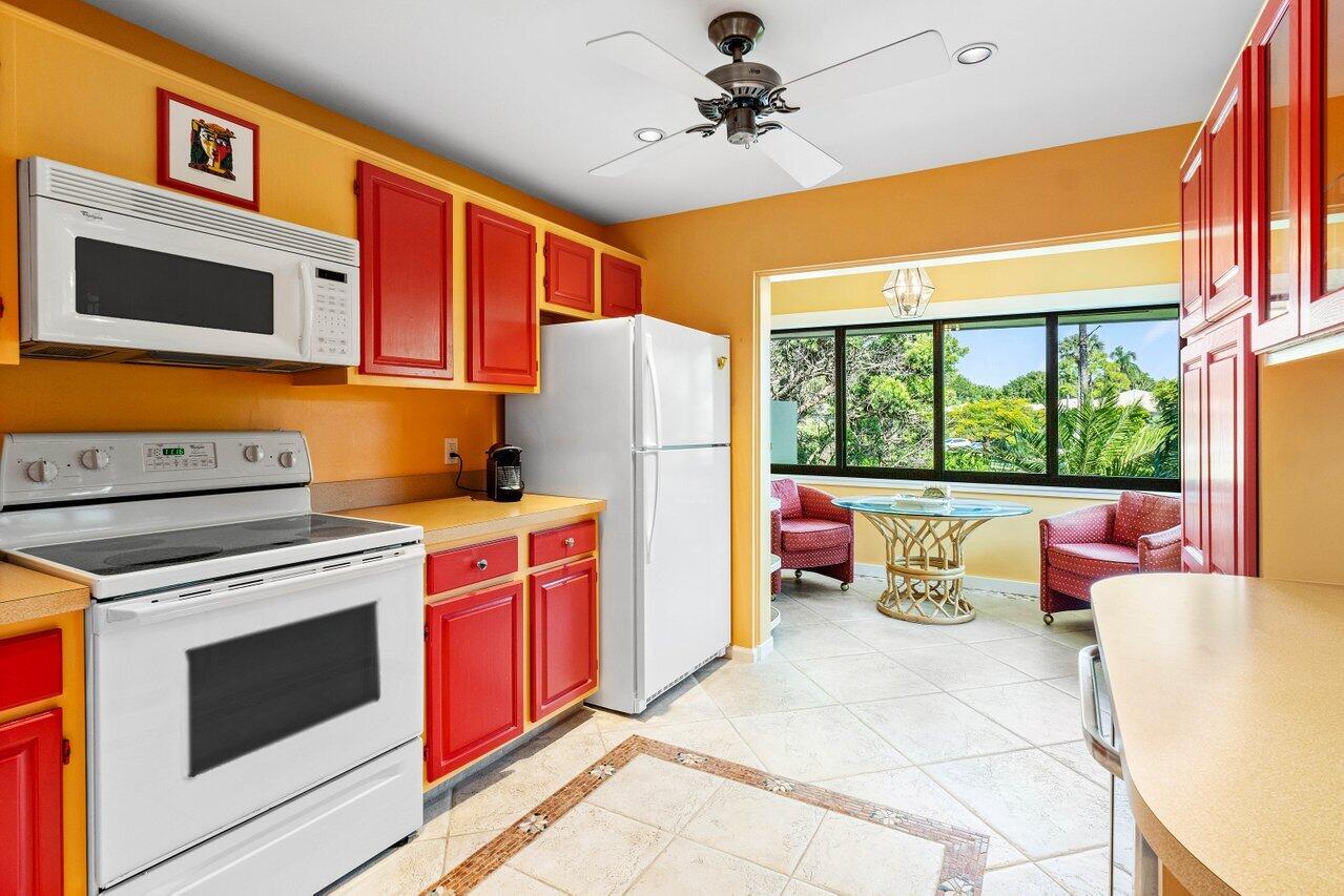 3715 Quail Ridge Drive, Unit BOBWHITE B Boynton Beach, FL 33436 - Photo 19 of 53 Kitchen