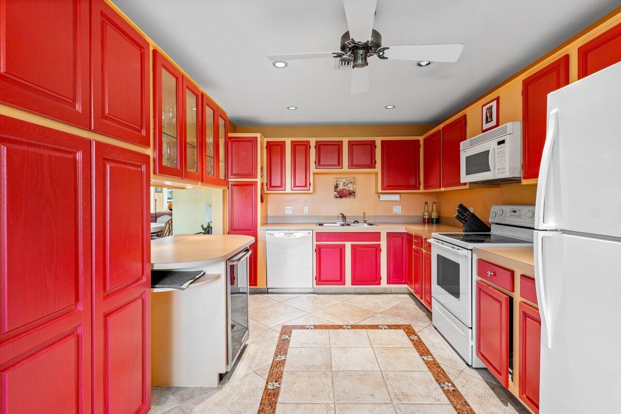 3715 Quail Ridge Drive, Unit BOBWHITE B Boynton Beach, FL 33436 - Photo 5 of 53 Kitchen