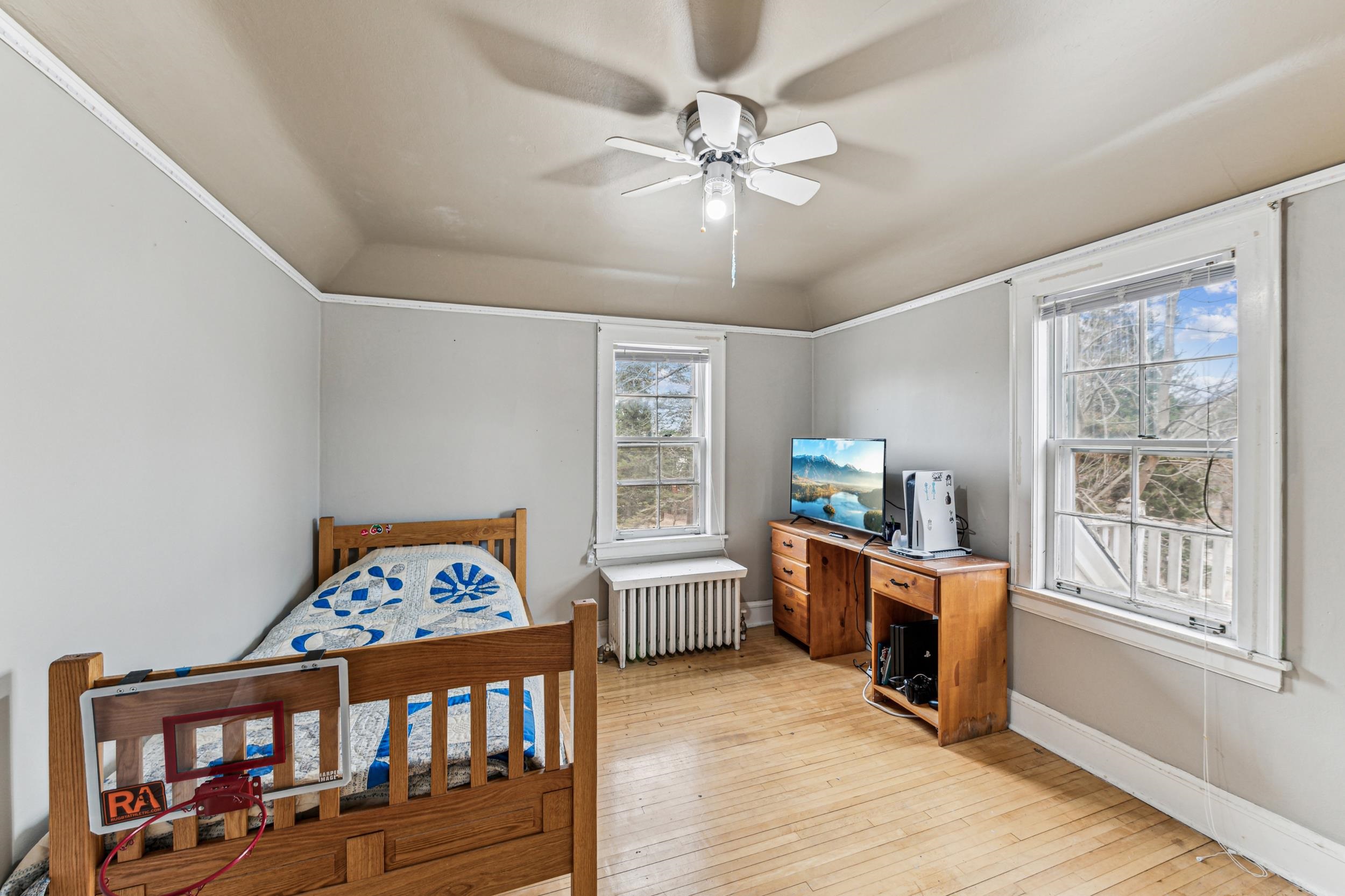 2111 Lakeview Drive Duluth, MN 55803 - Photo 16 of 21 Bedroom featuring baseboards, light wood-type flooring, lofted ceiling, radiator heating unit, and a ceiling fan