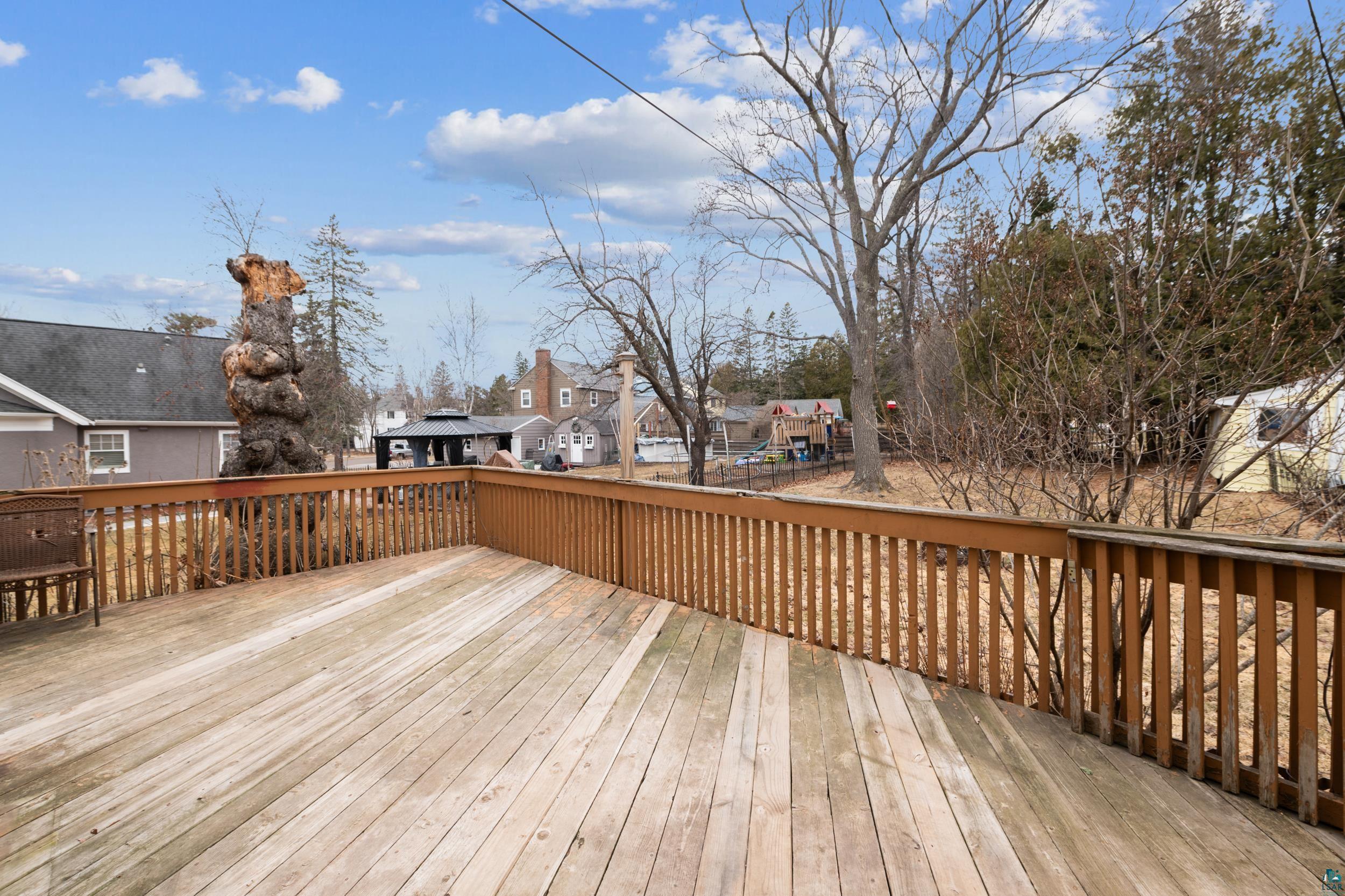 2111 Lakeview Drive Duluth, MN 55803 - Photo 17 of 21 Wooden terrace with a residential view