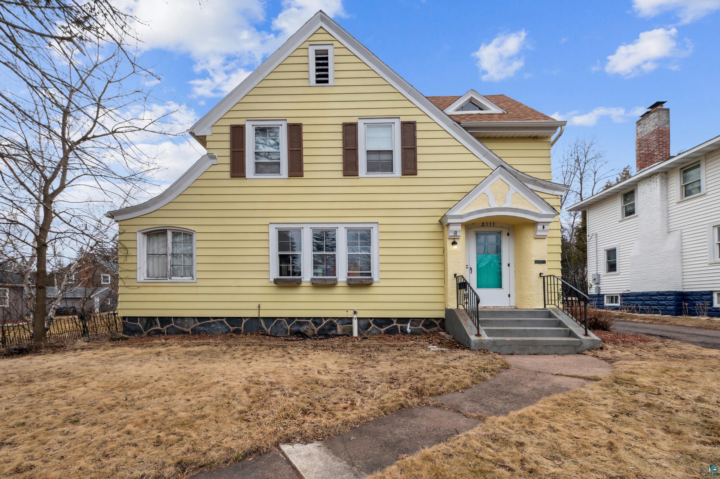 2111 Lakeview Drive Duluth, MN 55803 - Photo 21 of 21 View of front of property