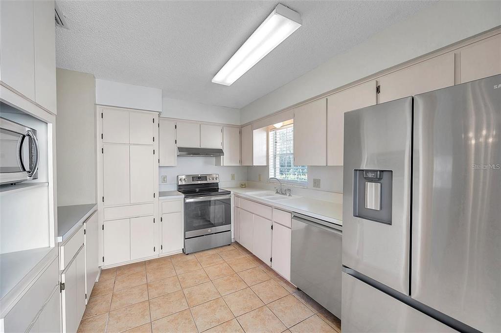 6632 Hickorywood Lane, Unit 4B New Port Richey, FL 34653 - Photo 13 of 40