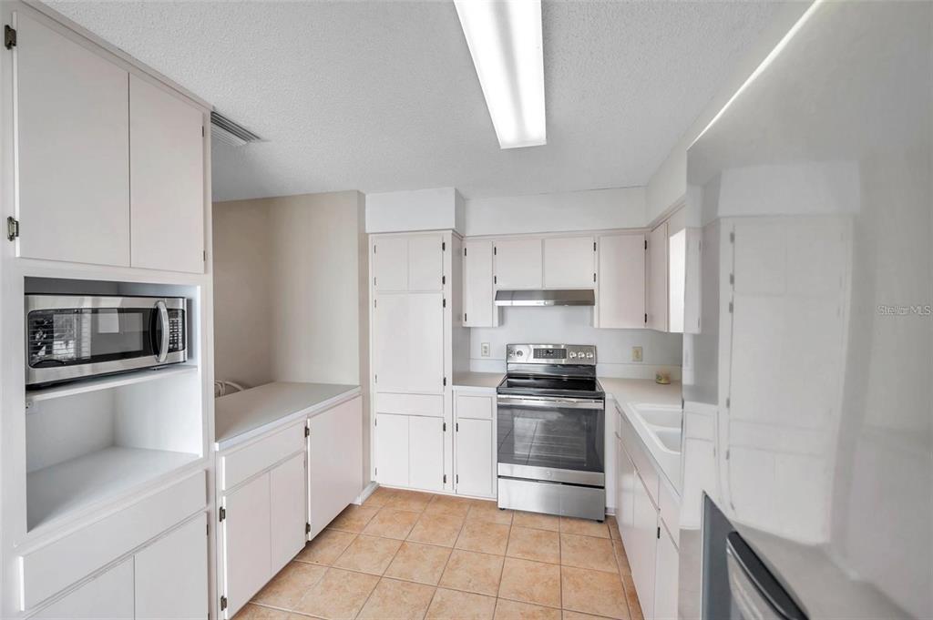 6632 Hickorywood Lane, Unit 4B New Port Richey, FL 34653 - Photo 15 of 40