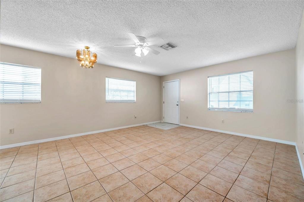 6632 Hickorywood Lane, Unit 4B New Port Richey, FL 34653 - Photo 5 of 40