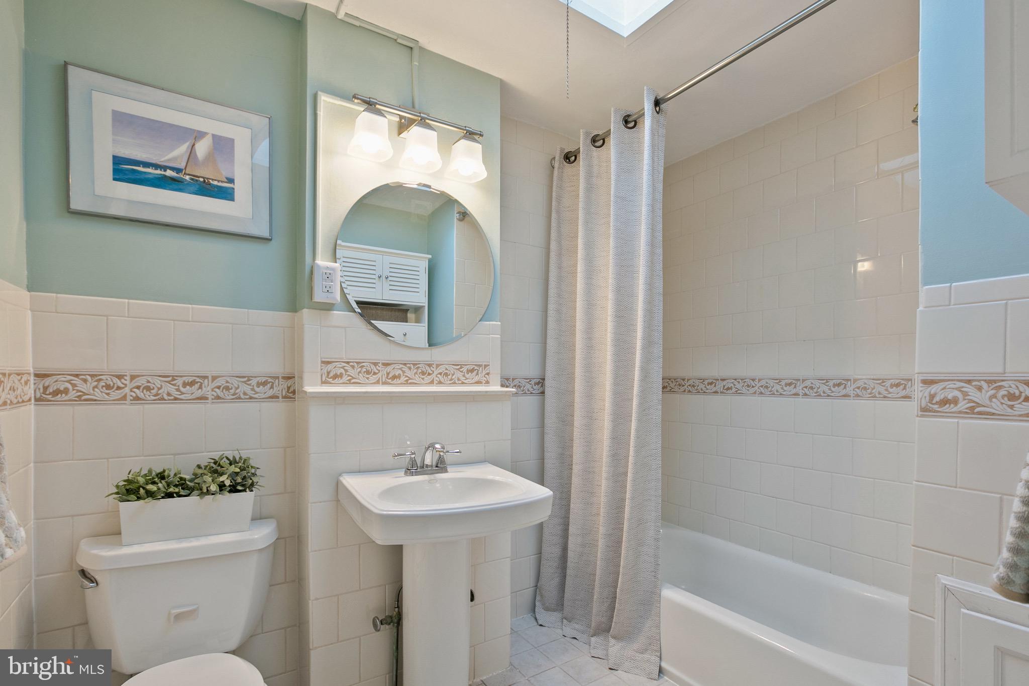 4514 Schenley Road Baltimore, MD 21210 - Photo 21 of 43 Central Hall Bathroom