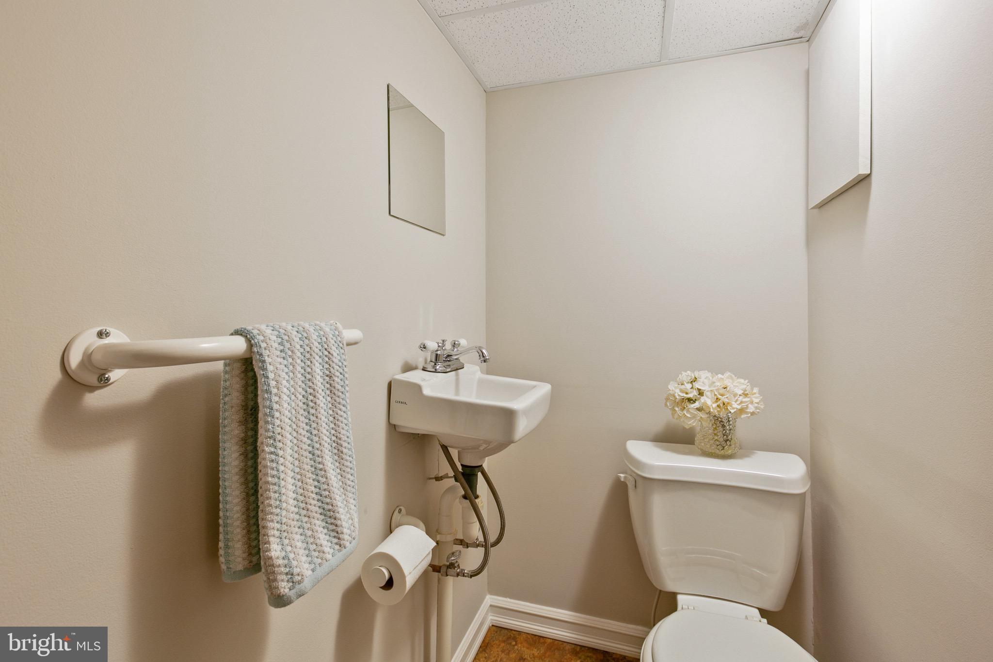 4514 Schenley Road Baltimore, MD 21210 - Photo 29 of 43 Half Bathroom