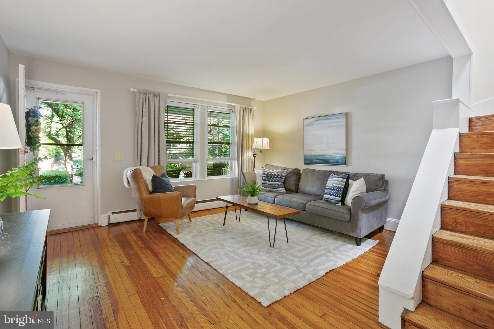4514 Schenley Road Baltimore, MD 21210 - Photo 6 of 43 Light & Bright Living Room