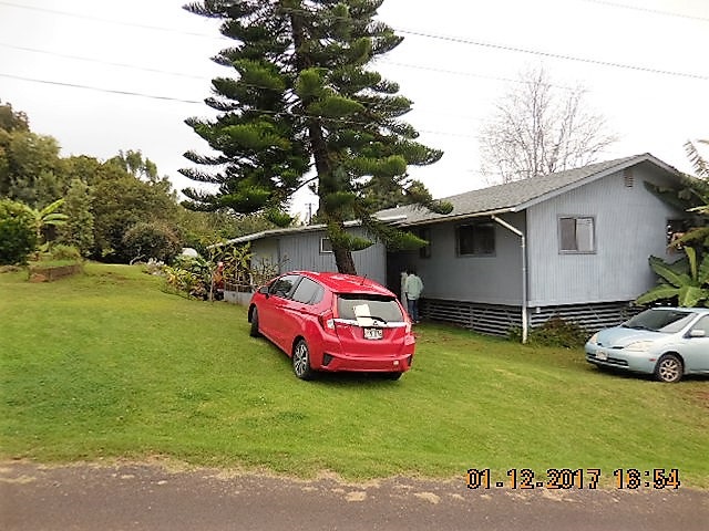 441 Copp Road Kula, HI 96790 - Photo 3 of 21 a backyard of a house with table and chairs
