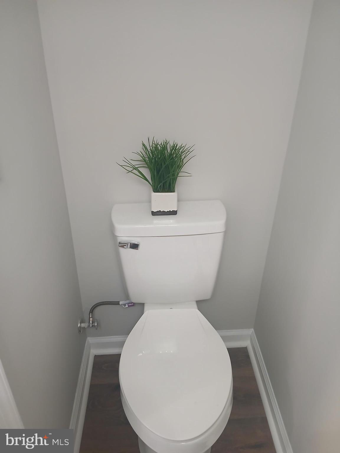2908 Mallview Road Baltimore, MD 21230 - Photo 10 of 17 One half bath off ding area