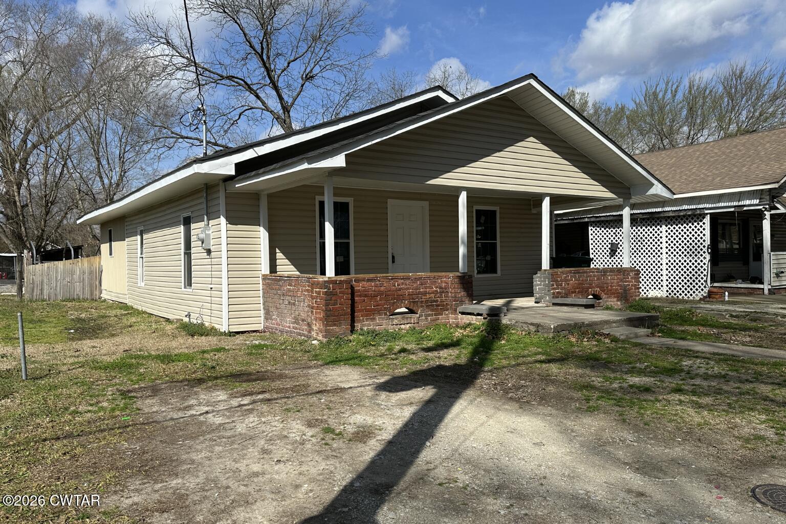 59 Holly Street Jackson, TN 38301 - Photo 3 of 24 a front view of a house with garden