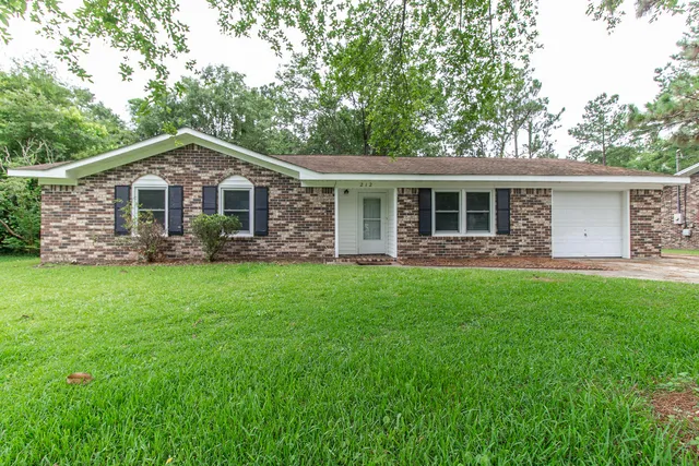 $1,875 | 212 Farmhill Drive, Summerville, SC 29483