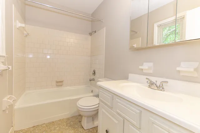 $1,875 | 212 Farmhill Drive, Summerville, SC 29483