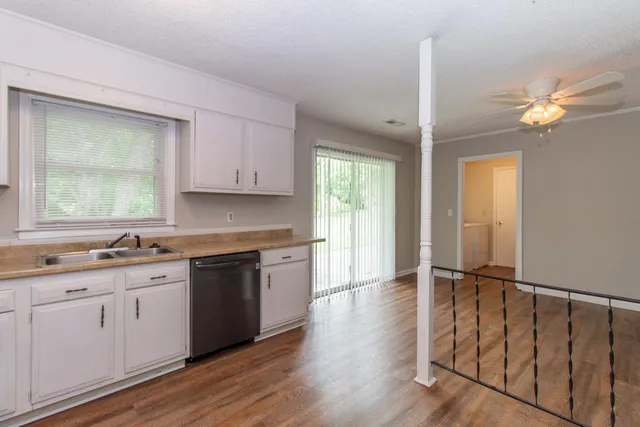 $1,875 | 212 Farmhill Drive, Summerville, SC 29483