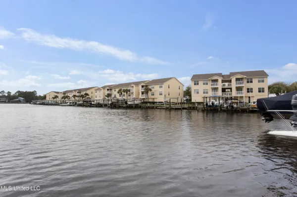 $249,900 | 2421 Beachview Drive, Unit H12, Ocean Springs, MS 39564