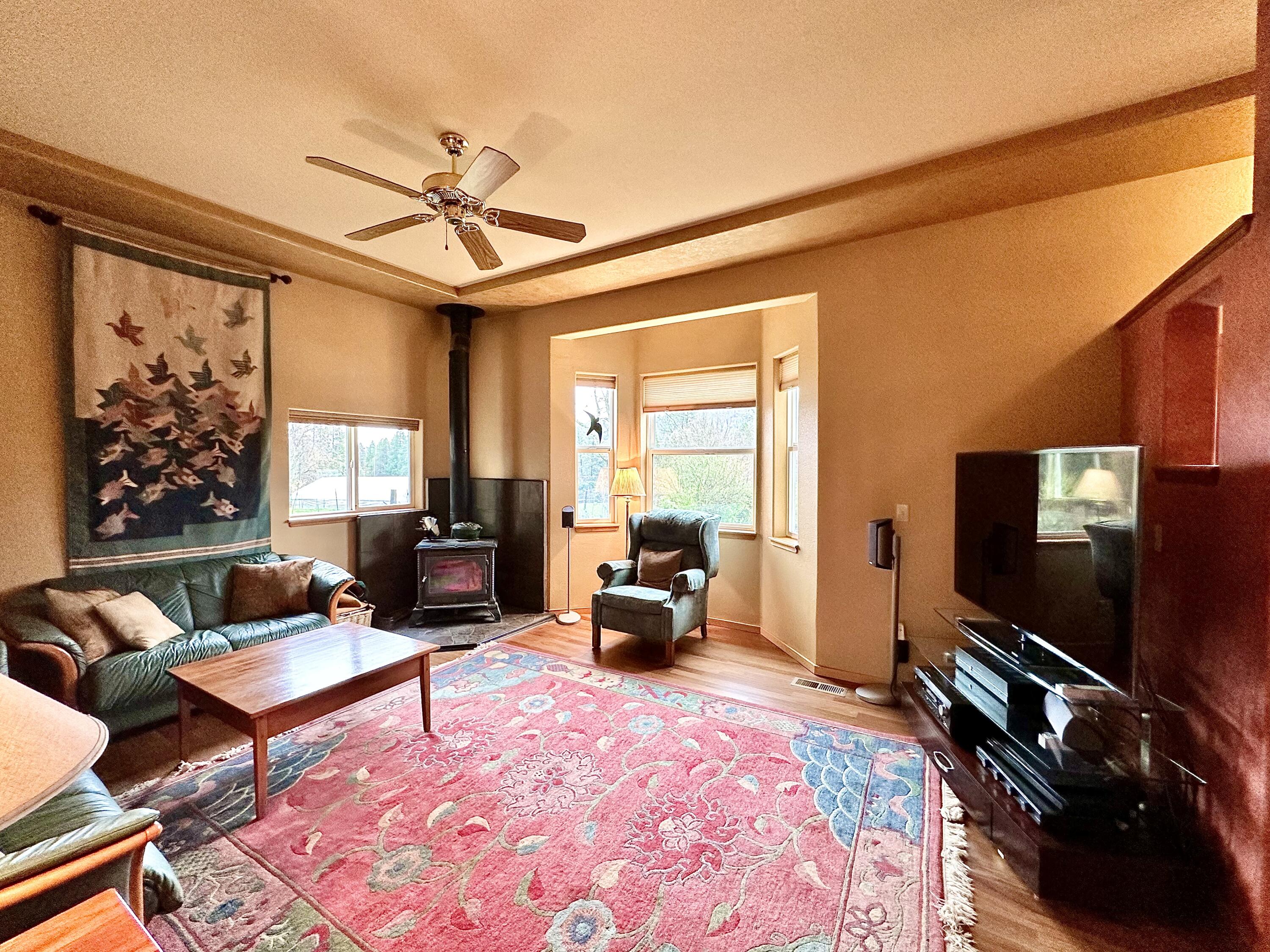 8548 Wagner Creek Road Talent, OR 97540 - Photo 12 of 100 8. Living