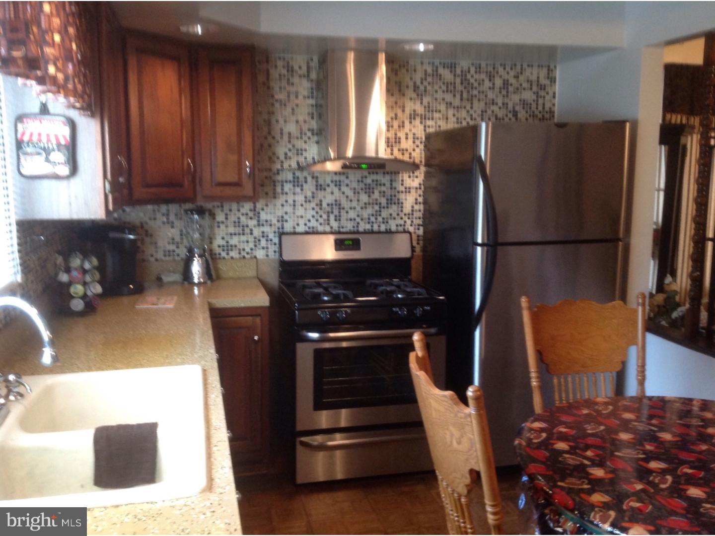 1154 Collings Road Camden, NJ 08104 - Photo 3 of 24