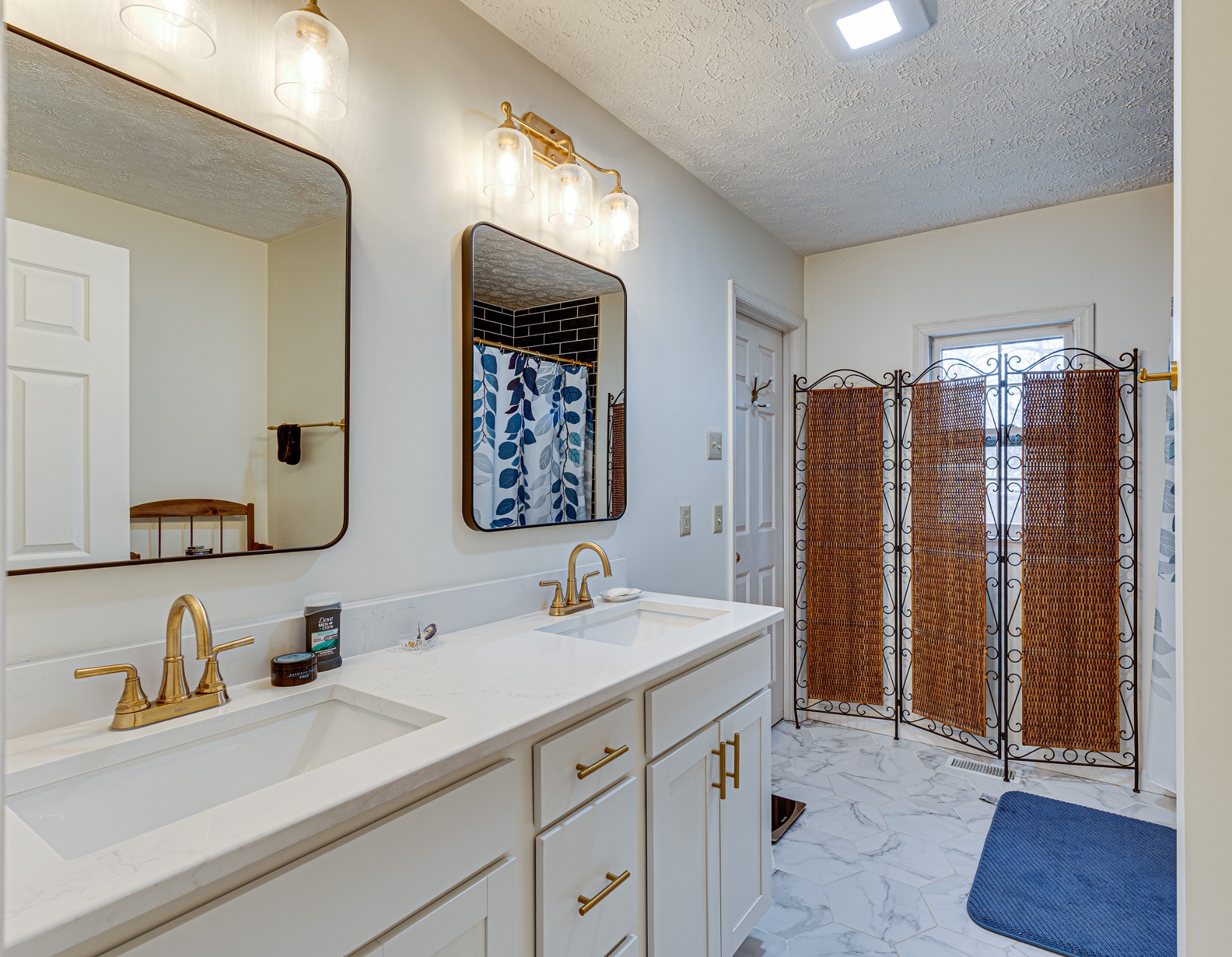 206 West Marthona Road Madison, TN 37115 - Photo 11 of 16 a bathroom with double vanity and a mirror