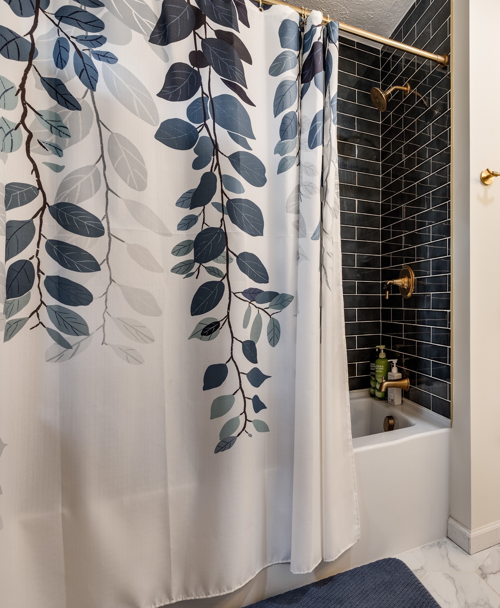 206 West Marthona Road Madison, TN 37115 - Photo 12 of 16 a bathroom with a bathtub and shower