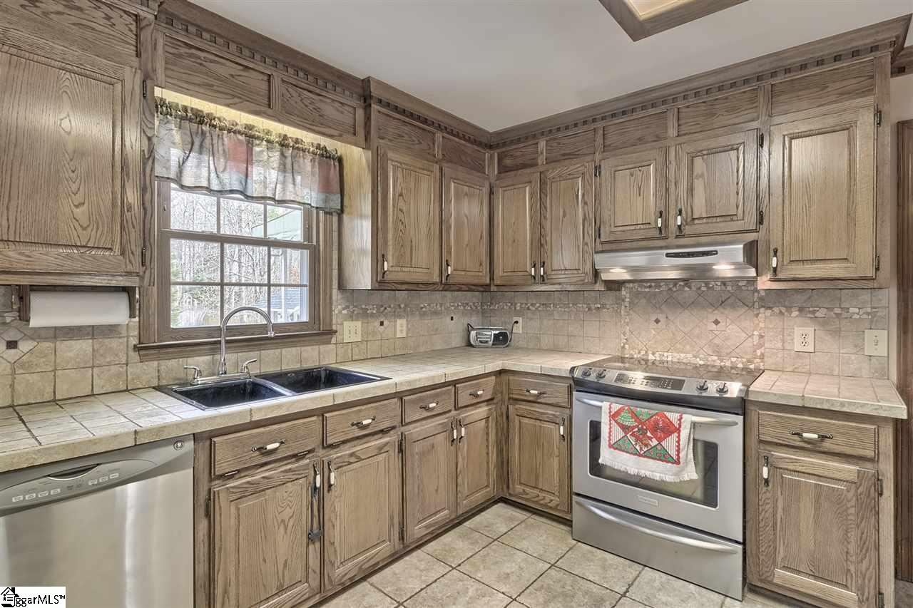 415 Quail Run Circle Fountain Inn, SC 29644 - Photo 4 of 35 Gallery Image 4