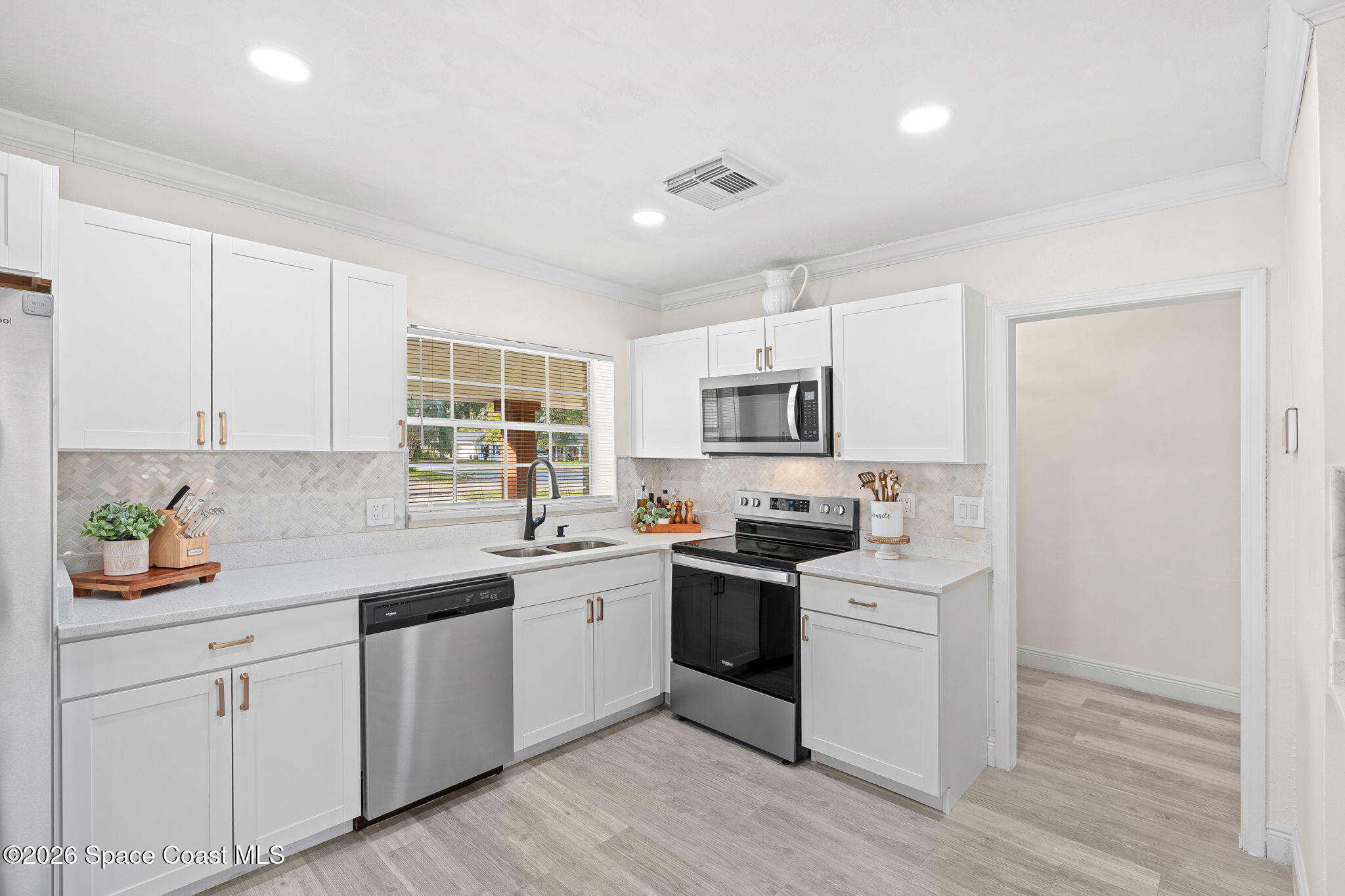 2319 Hunterfield Road Maitland, FL 32751 - Photo 9 of 48 Kitchen Views