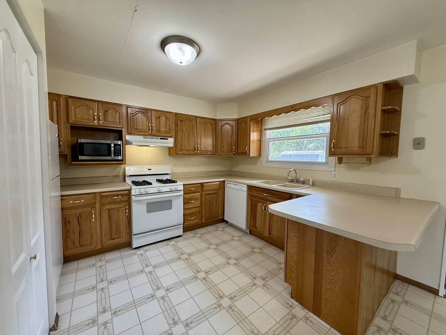 1712 Gleason Drive Rantoul, IL 61866 - Photo 9 of 23 Gallery Image 9