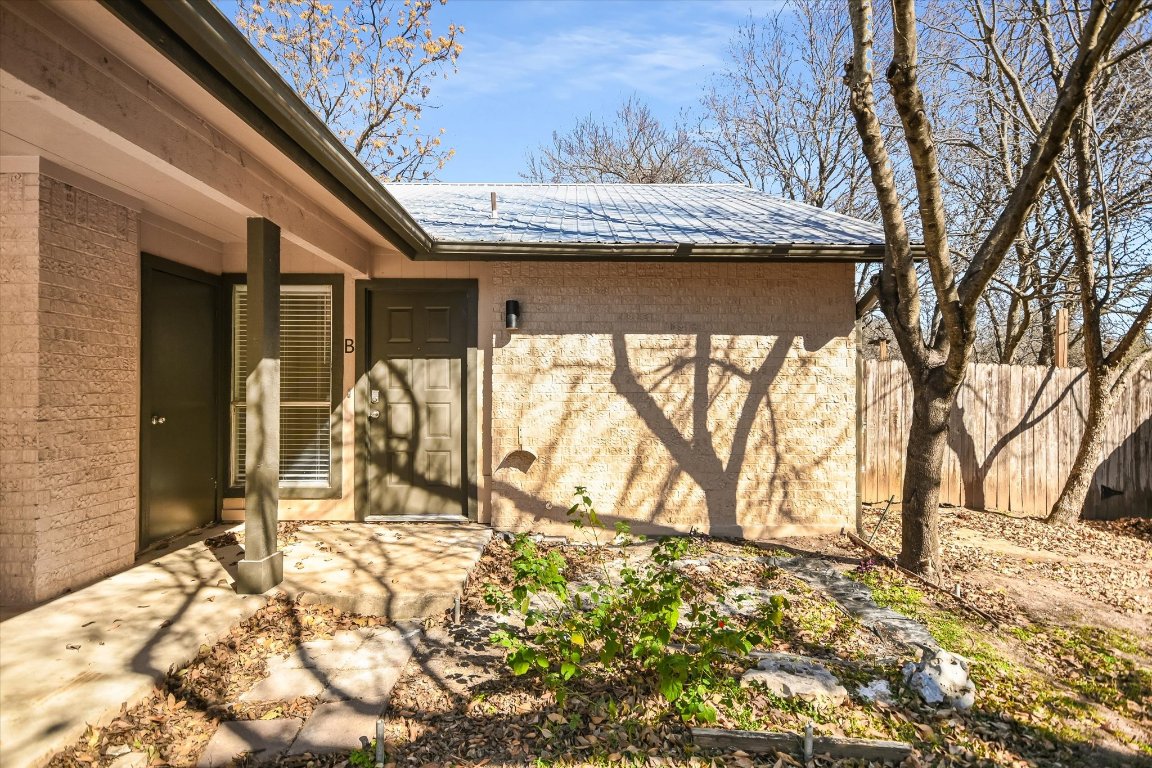 1402 Waterloo Trail, Unit B Austin, TX 78704 - Photo 2 of 18