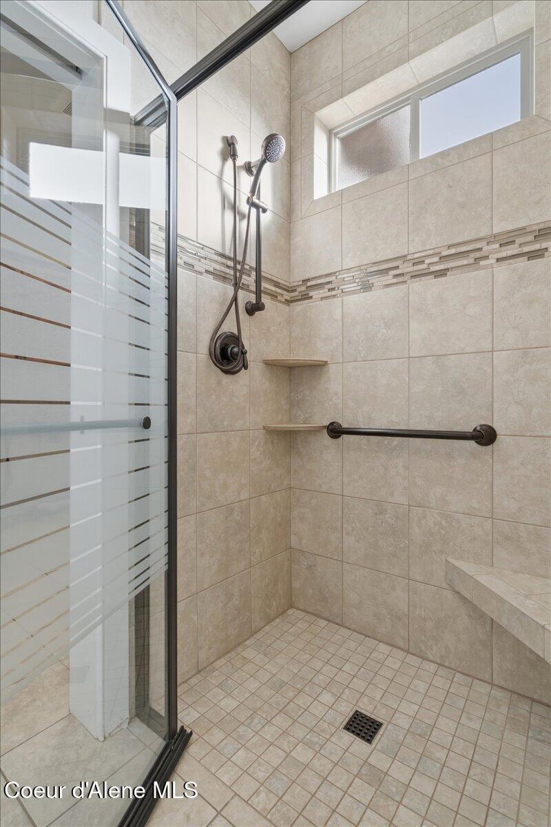962 Waterloo Lane Coeur D'Alene, ID 83815 - Photo 24 of 46 Roll-in-Shower