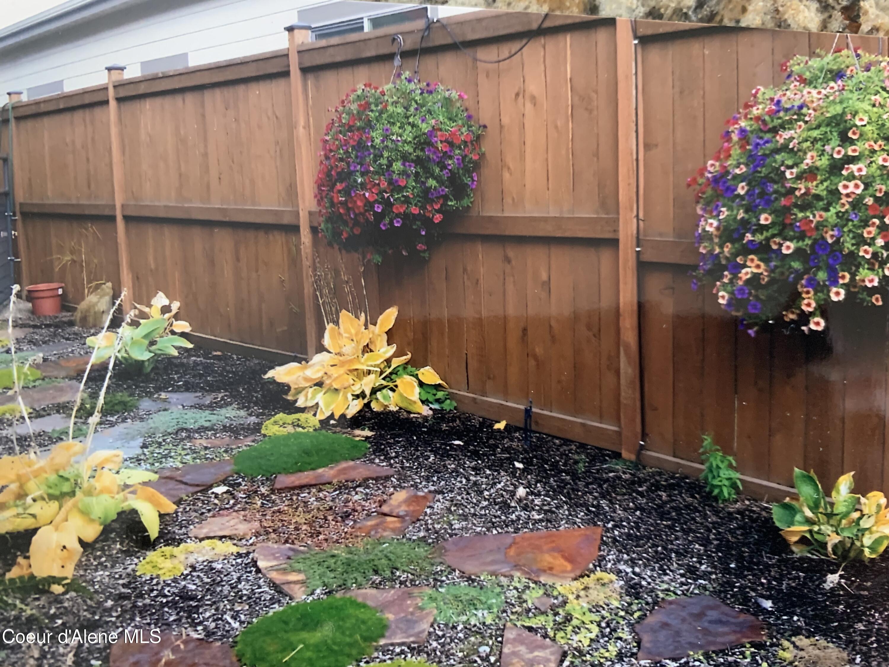 962 Waterloo Lane Coeur D'Alene, ID 83815 - Photo 35 of 46 Flagstone Paths