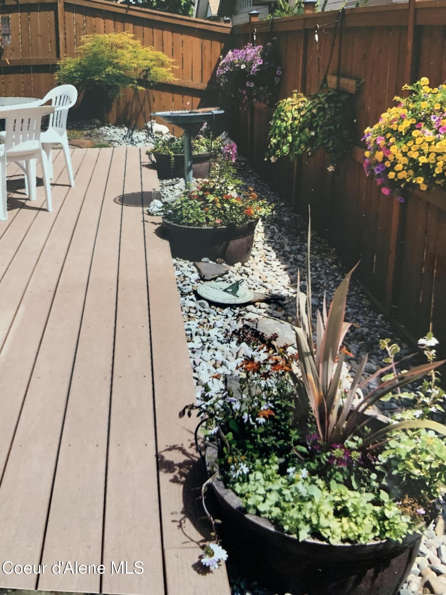 962 Waterloo Lane Coeur D'Alene, ID 83815 - Photo 36 of 46 962 Waterloo Back Deck