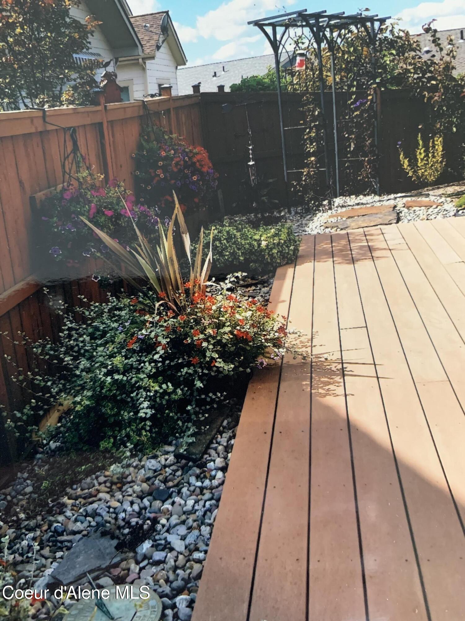 962 Waterloo Lane Coeur D'Alene, ID 83815 - Photo 37 of 46 962 Waterloo Back Deck2