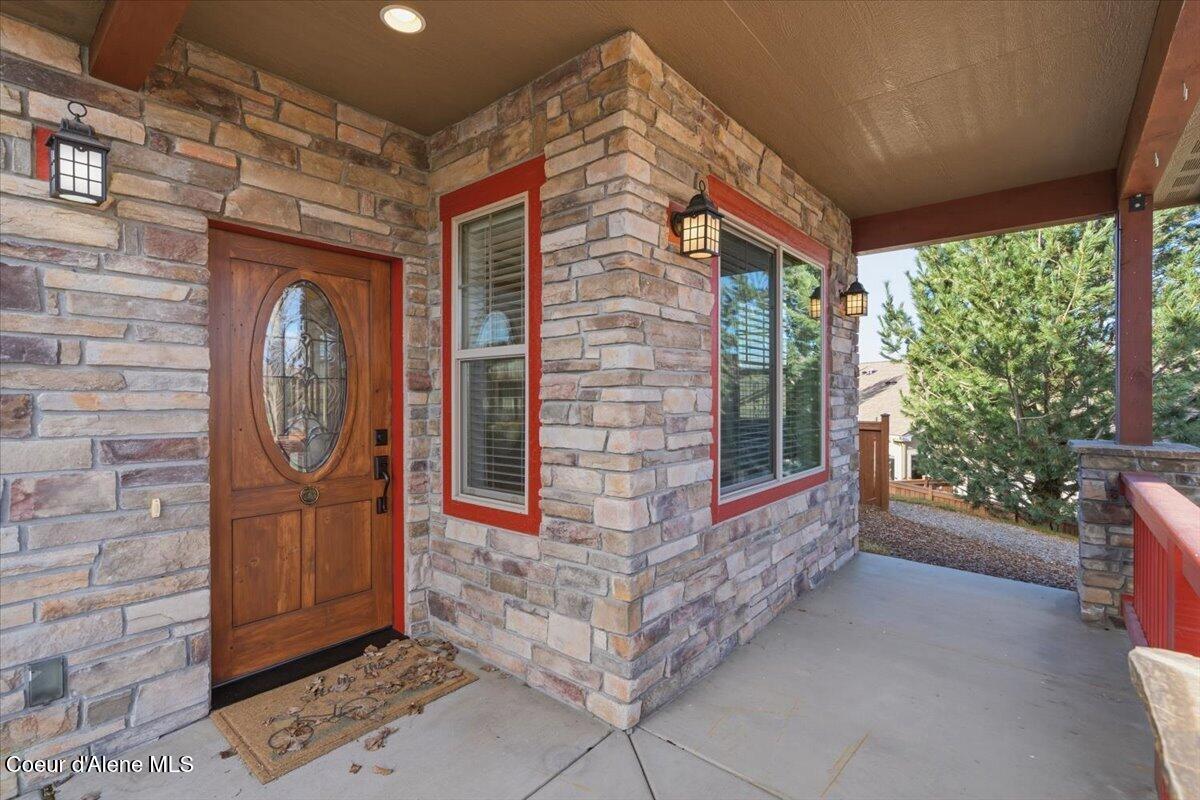 962 Waterloo Lane Coeur D'Alene, ID 83815 - Photo 6 of 46 Welcoming