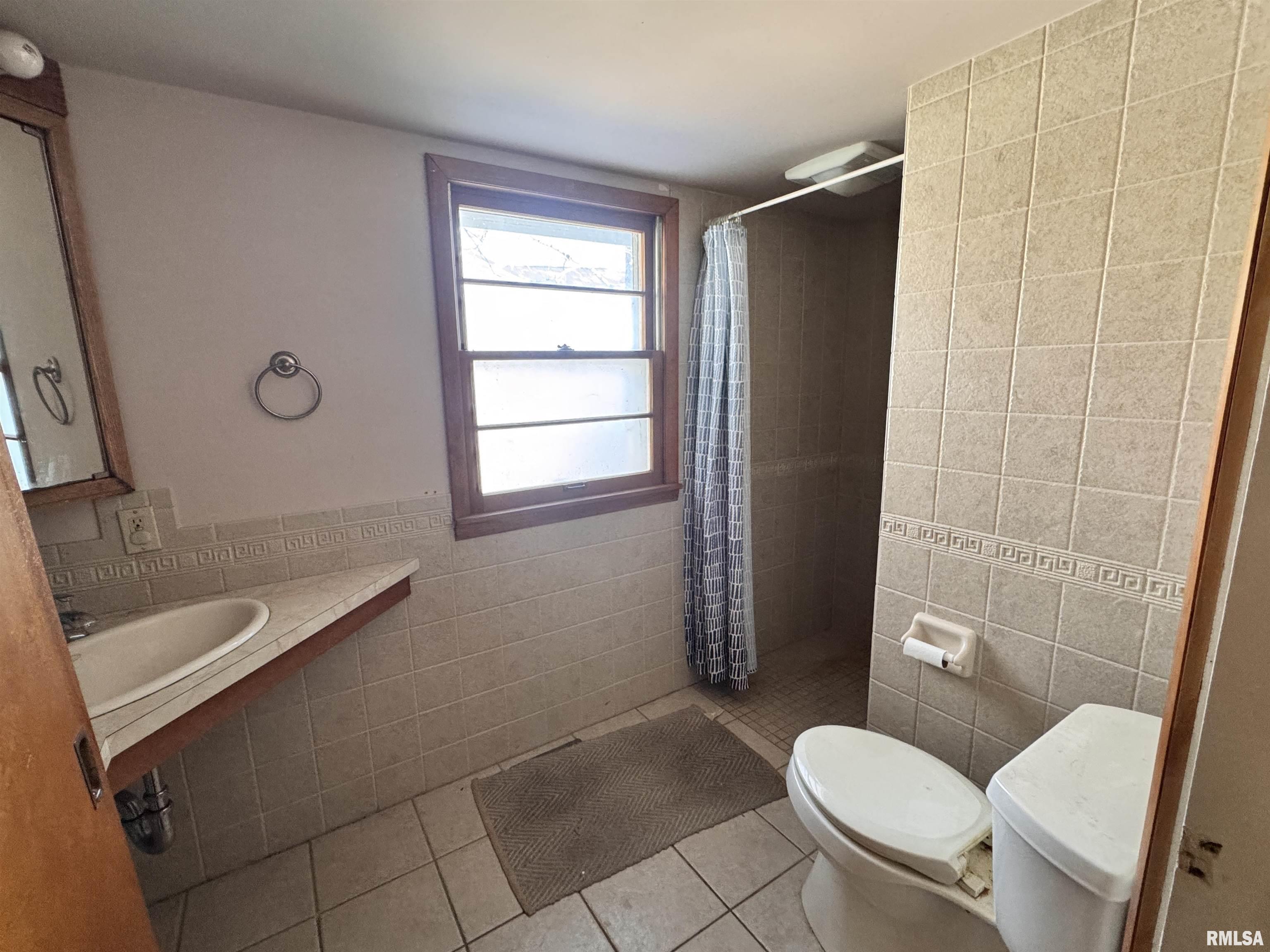 1345 Parkview Drive Macomb, IL 61455 - Photo 2 of 4