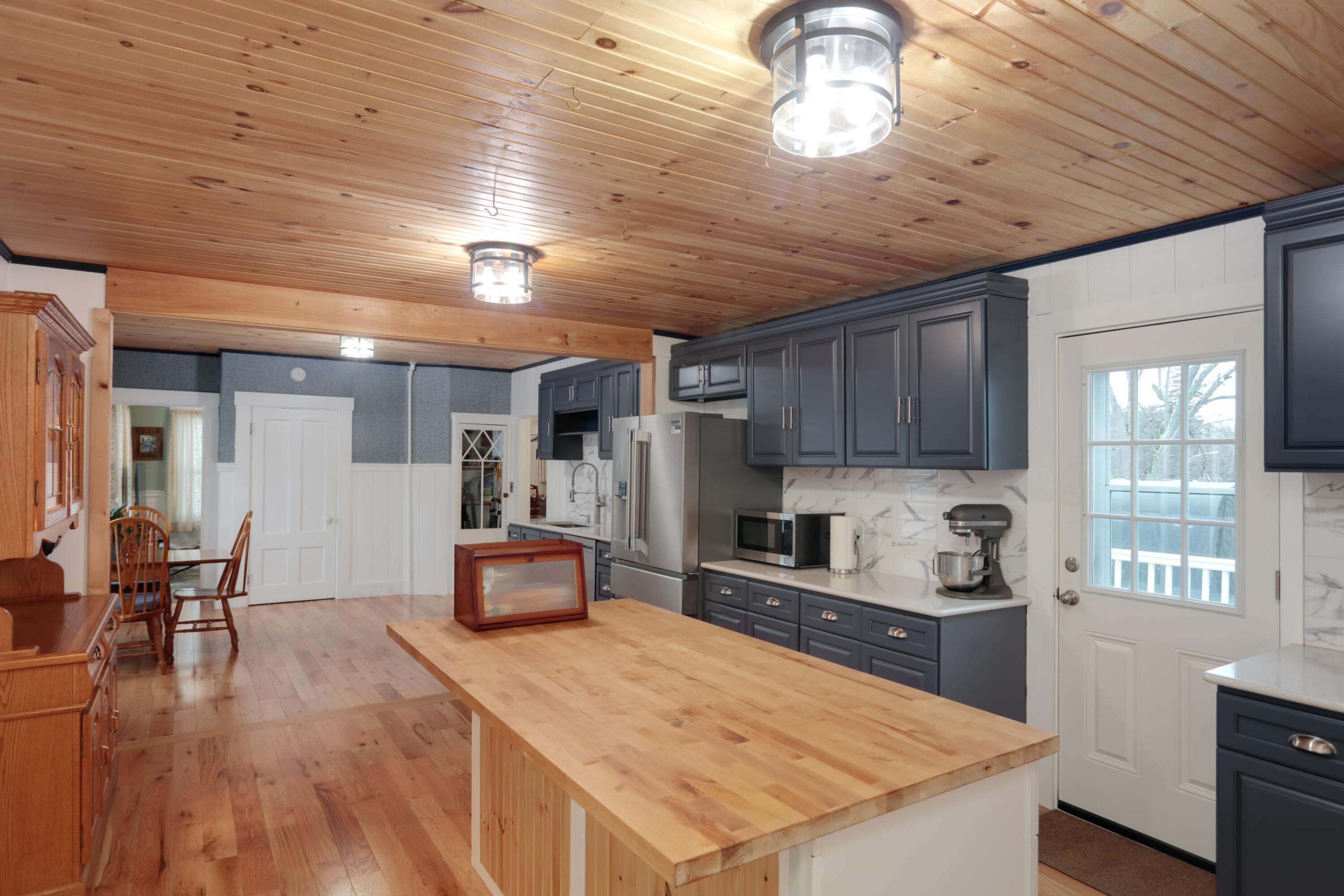 94 Rochester Street Berwick, ME 03901 - Photo 3 of 48 9047