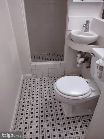 $2,250 | 810 D Street Southeast, Unit B, Washington, DC 20003