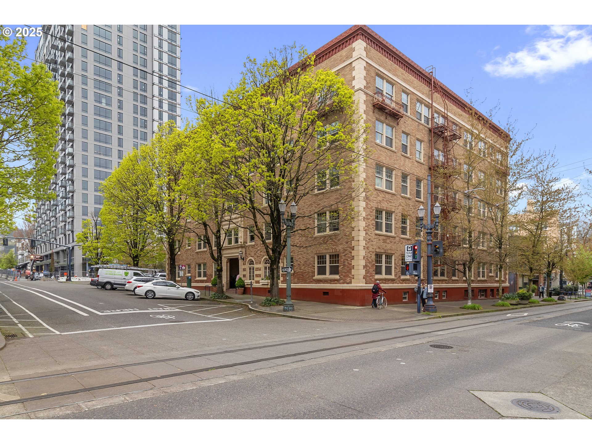 709 Southwest 16th Avenue Portland, OR 97205 - Photo 1 of 43