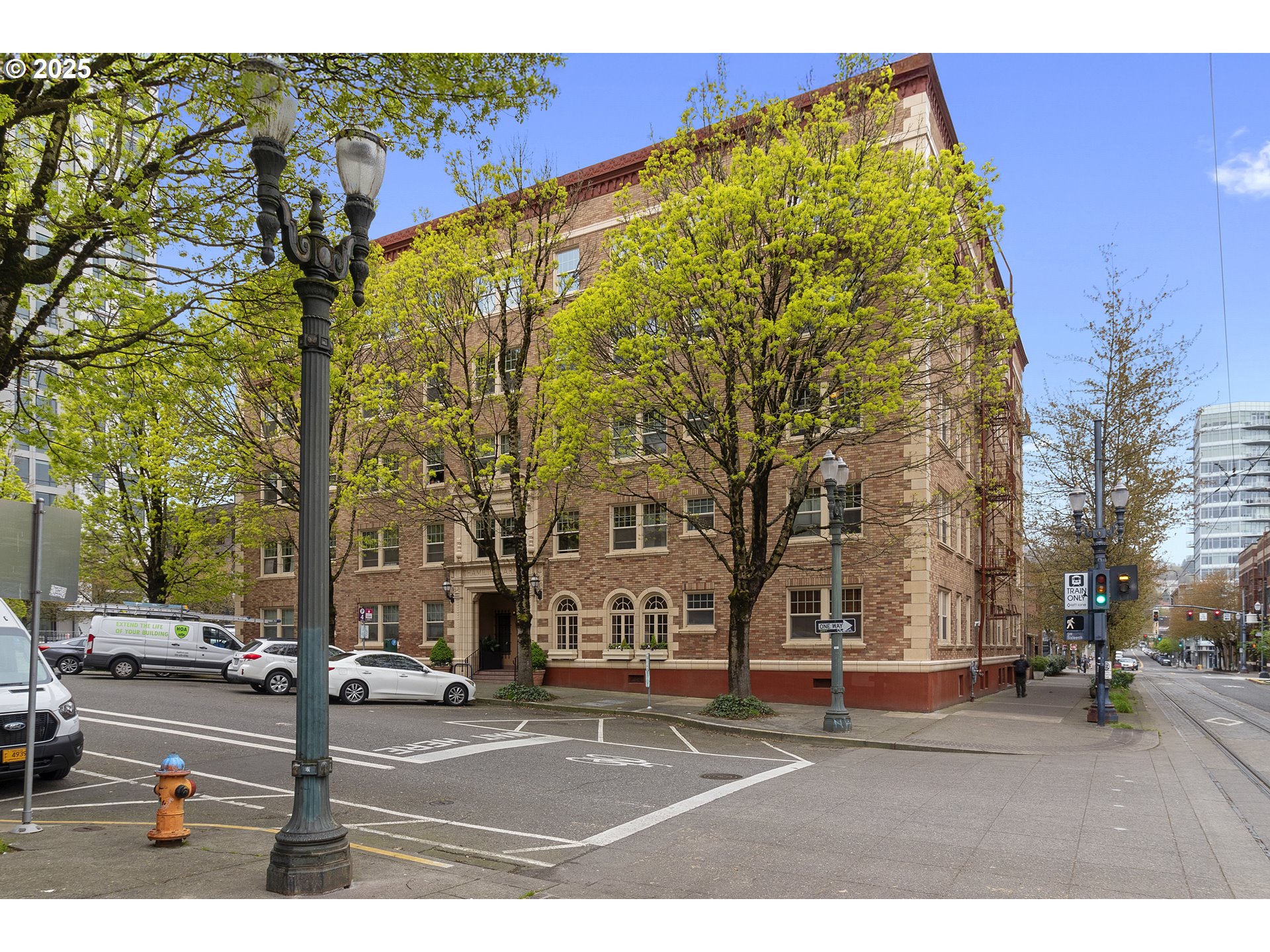 709 Southwest 16th Avenue Portland, OR 97205 - Photo 2 of 43