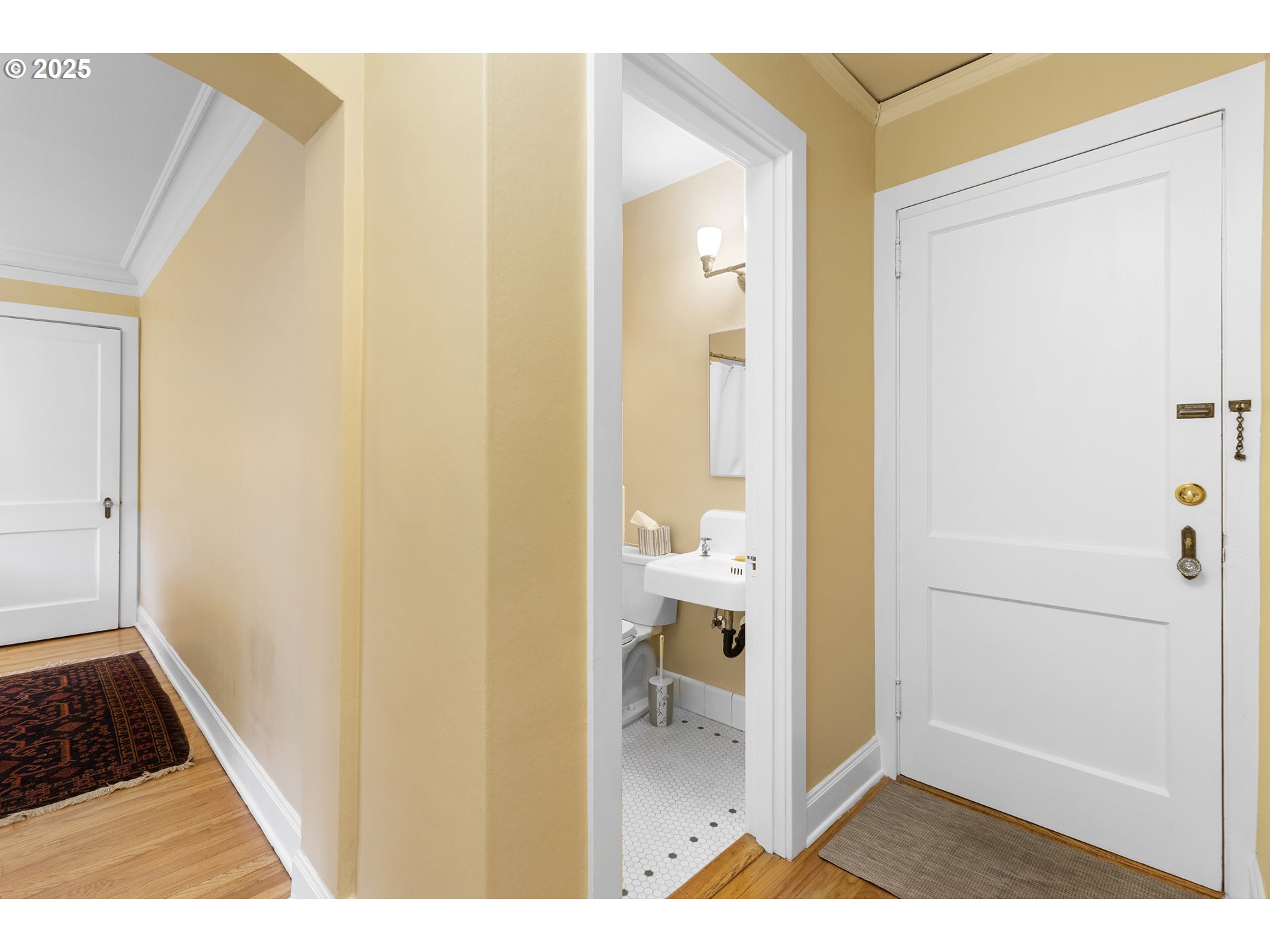 709 Southwest 16th Avenue Portland, OR 97205 - Photo 4 of 43